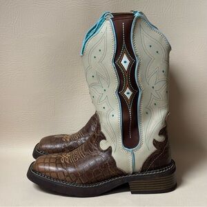 Justin Gypsy Western
Square Toe Boots Brown
Croc print w Turquoise detail! Sz 6B